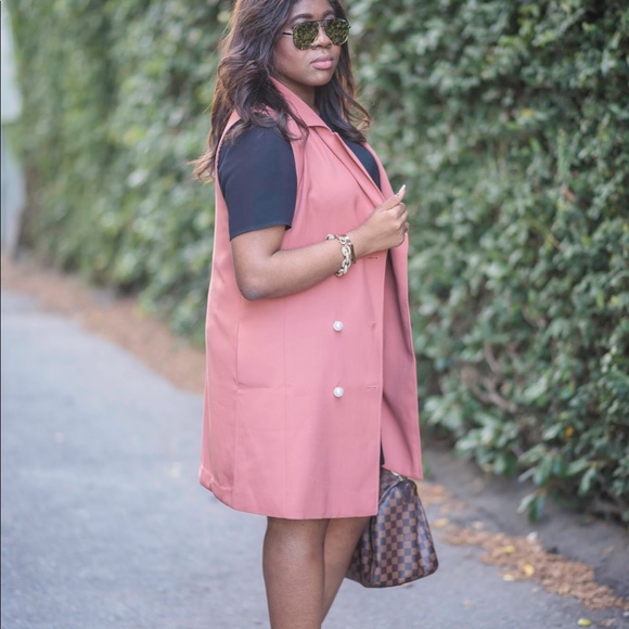 Meet your Posher, Ashley! ๐ - Picture 2 of 8